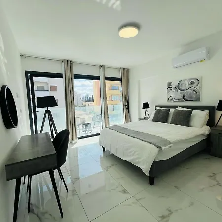 Centre Vibes Luxury 1bd * Nicosia